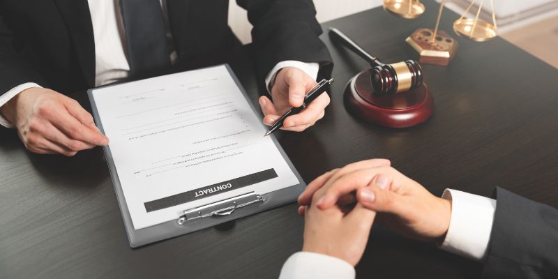 What is the difference between corporate law and business law?